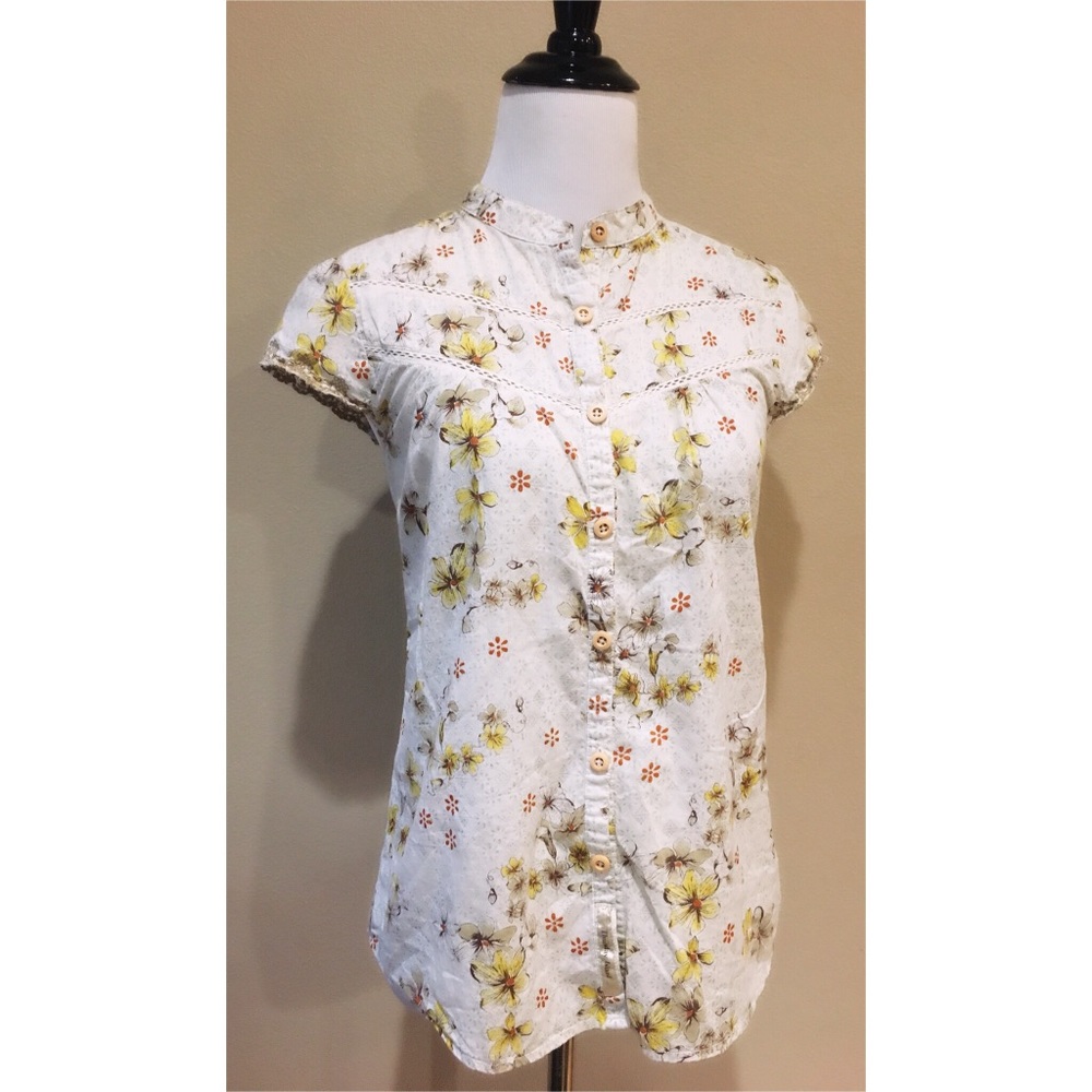 Thursday Island Floral Short Sleeve Buttoned Top